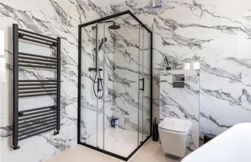 Kew View Suite 2BR Sleeps 9, Walk to Tube & Sights - Foto 3