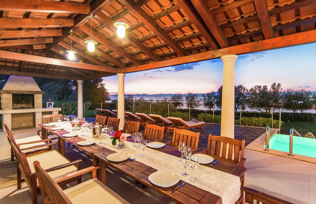 Beautiful Villa on the Island of Brac With Infinity Pool, Beach at 30 Meters - Foto 18