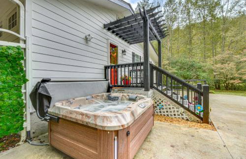 Enchanting Creekside Cottage with Hot Tub - Foto 23