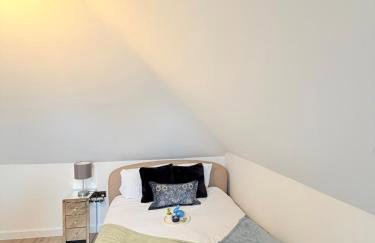 Bright Modern Apartment - Photo 5