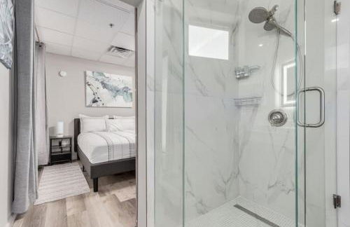 Stylish and Prestigious - 2 Bed 2 Bath On The Avenue - Foto 16