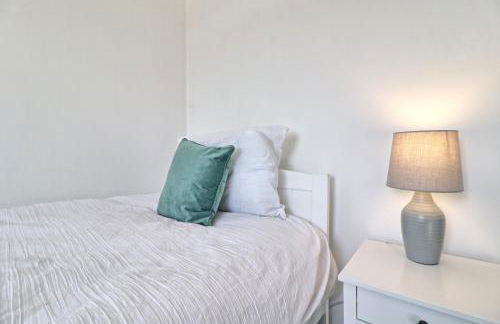 Comfy 4 Bed, Sleeps 8, fast WIFI, Contractor friendly - Foto 29