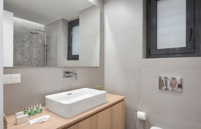 Athenian Riviera Secluded Apartment - Photo 26