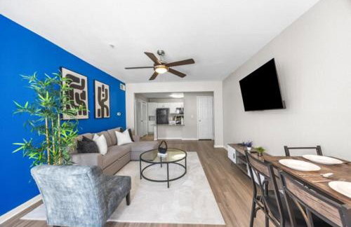 2BR Modern Hideaway near Downtown, Gated, Pool - Foto 7