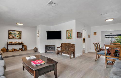 4 bd Near beach spacious solar heated pool waterfront home - Photo 9