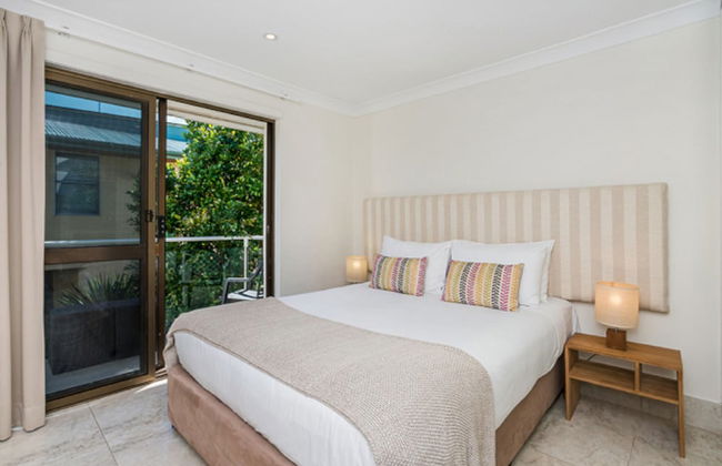 Bayview Beachfront Apartments, in town right on the beach - Foto 15