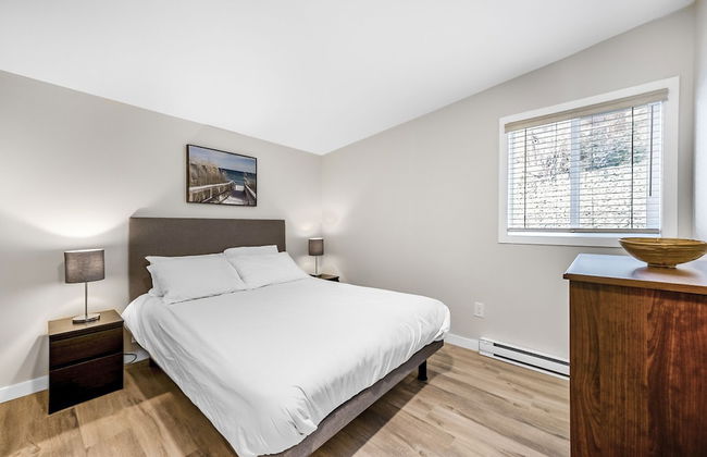 Family Friendly Cottage w Amazing View - Photo 2