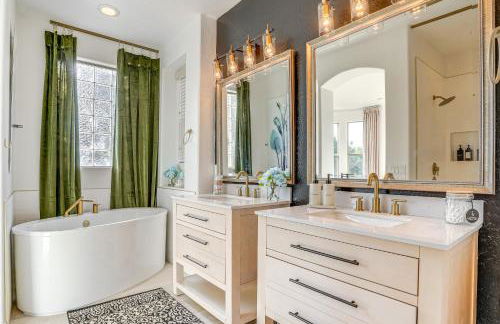 Relax Poolside! Home 6 Mi to Camelback Ranch - Foto 28