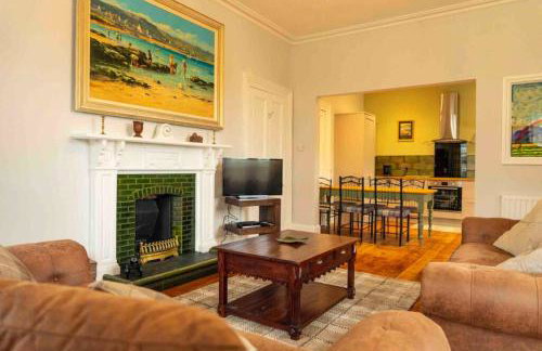 Spacious city centre apartment full of character - Foto 22