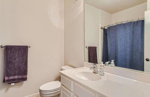 Captivating 4BR Haven with Park View near DT - Foto 13