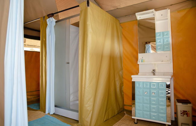 Room in Lodge - Find a Quiet Beach Resort at Rushel Kivu Resort! - Foto 12