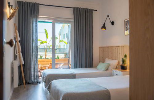 Surf GuestHouse - 7min walk to the beach - Foto 21