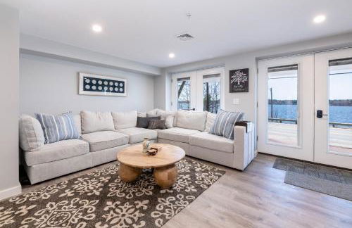 Steps to Beach Lake-View Laconia Getaway! - Foto 3