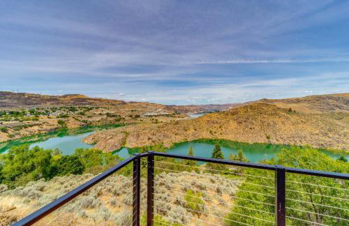 Cozy Grand Coulee Home w/ Deck & Views! - Foto 1