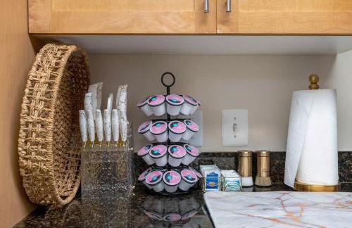 Luxury Stay-Free Parking-Amazon HQ-Nearby DC-Wifi-Pool-Gym - Photo 39