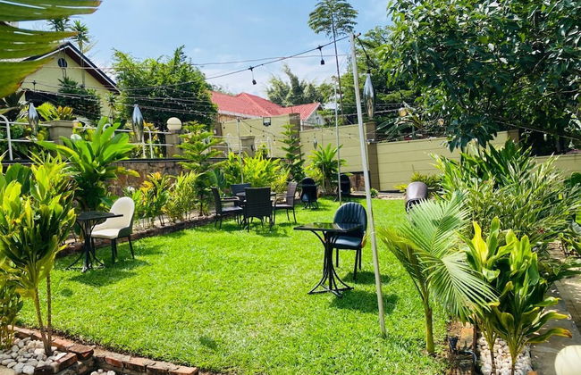 Emerald Villa Cafe & Restaurant - Foto 7