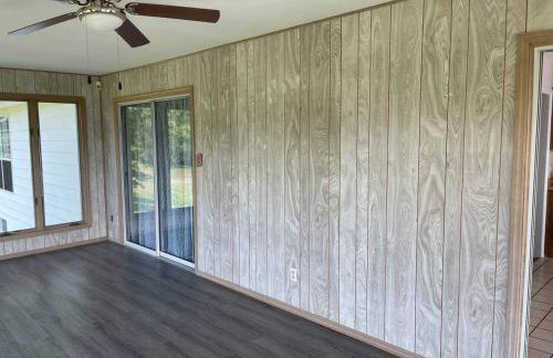 Spacious Cabin Retreat - Sleeps 12 -1hr from STL - Foto 6