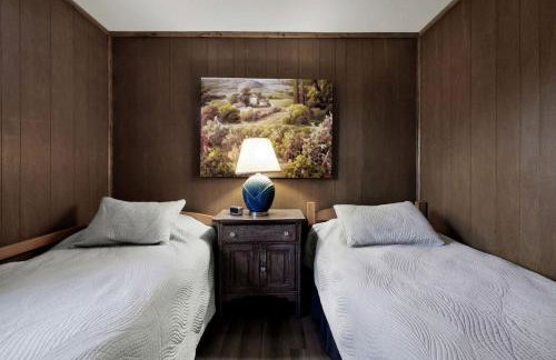 Serene Riverfront Cabin Haven near South Branch Potomac River in West Virginia - Foto 3