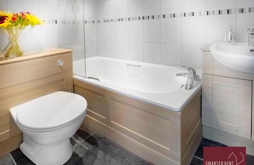 Woking - Front Garden Parking Pets Welcome - Photo 9