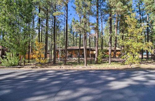 Fireplace, Deck and Grill Pinetop Cabin Rental! - Foto 30