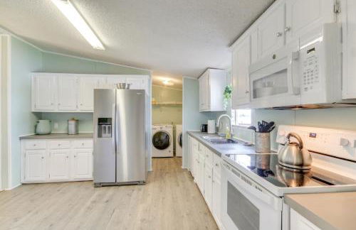 Lakefront Prosperity Home with Private Boat Dock - Foto 6