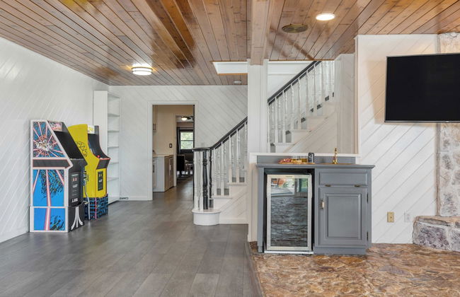 Views, Hot Tub, Firepit, Game Room, Playground Enchanted Forest by Avantstay - Foto 19