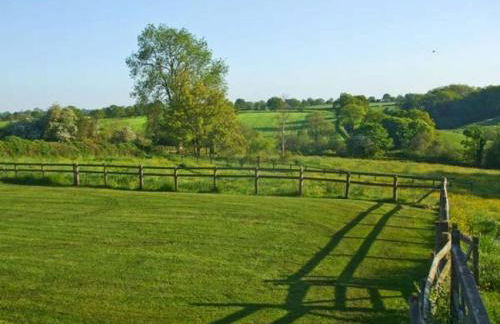 The Shepherd's Hut with cozy logburner - Foto 78