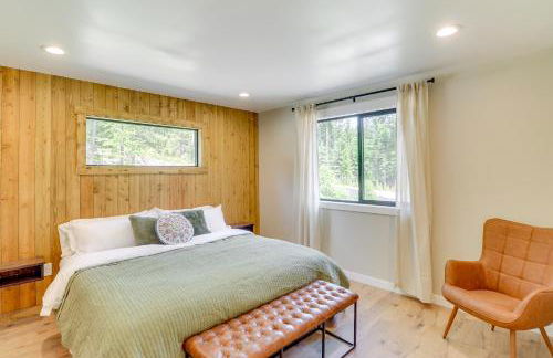 Modern Lakeside Cabin with Mountain Views and Hot Tub! - Foto 10