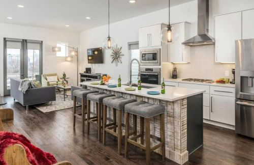 The NEW Nashview Rooftop-Skyline View - Sleeps 12 - Foto 10