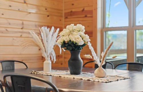 Cabin 4 Mtn View Cabin Near River with Fire Pit and Hot Tub - Foto 2