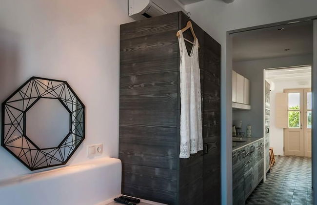 Milia Gi Suites - Photo 25