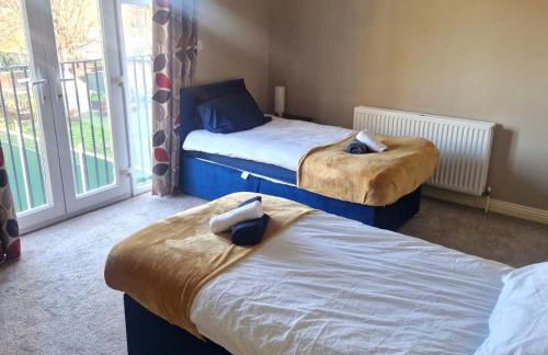 4 Bedroom Group Stay, 3 Bathrooms, Easy Parking - Photo 20