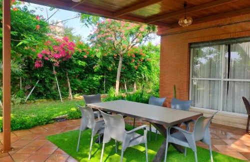 Precioso chalet próximo a Sevilla con jardín y piscina privada 8 personas Wifi gratis 2 salones 4 dormitorios 2 baños - Foto 31