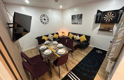 Minstead Houses 5 Bedroom Large House inc 3 Twin Rooms B24 just off M6-J6 Free Parking Driveway 2 Showers Bath 2 WCs Fast Wi-Fi Garden Airport NEC Contractor HS2 Teams Weekly Stays Welcomed Best-in-Class - Foto 17