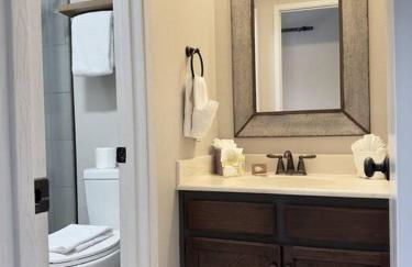 Rustic Modern Condo - Close to Village - Sleeps 10 - Foto 7