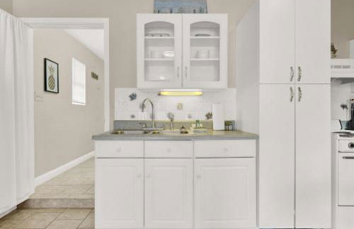 Luxe Guest Suite Near The Emerald Coast of PCB - Photo 11