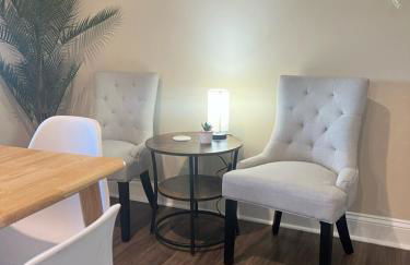 Spacious 2 Bed, 2 Bath Uptown Gem in the Heart of the City-Parking-Wi-Fi-Balcony-Walk to BOA Stadium - Foto 21