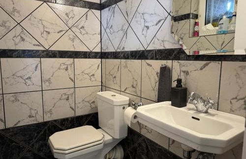 Modern House Gehrden auf 2 Etagen, Nice Garten, Barbecue, Contactless Check-in, free parking - Foto 113