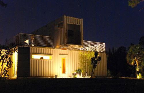 Upcycled Shipping Containers Transformed into a Glamping Home for a Unique Florida Vacation - Foto 47