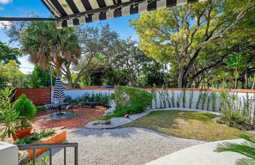 Villa 800 - 3 BEDROOM - 3 AND A HALF BATHROOMS -6 BEDS- Spa like Retreat Saline Pool & Jacuzzi - Foto 67