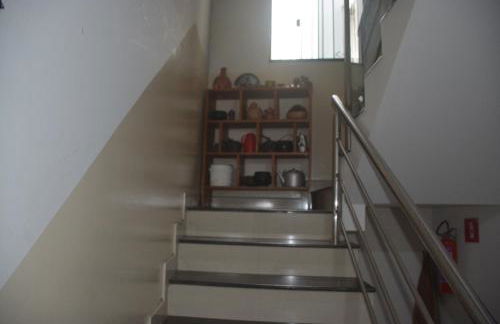 Dois quartos Cozinha completa Wi Fi Self check in com senha Central e perto de tudo a 4,4Km da Rodoviária e 15,4 km do Aeroporto Apartamentos 102 e 302 - Foto 22