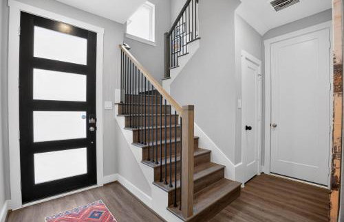 Modern EaDo Stay - 3BR Townhome w Private Deck - Foto 9