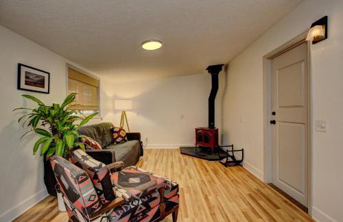 Sunset Home perfect for extended stays with fully fenced in yard, designated office, two living rooms, located across from Boise Foothills and close to Bogus Basin in Boise's North End - Photo 14