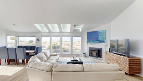 3 Bed 3 Bath Vacation home in Bayshore Beach Club - Photo 4