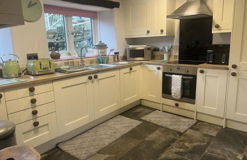 The Old Farmhouse, Yealand Redmayne, a characterful cottage in a rural setting - Photo 5