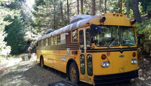 Unique Renovated School Bus for Camping in the Klamath National Forest, California - Foto 1