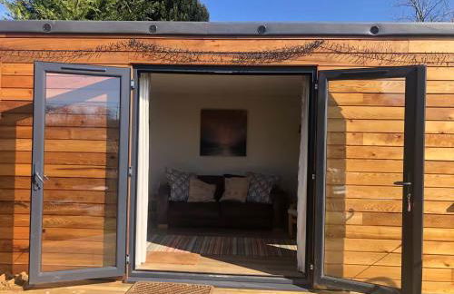 2 Guests - Garden Retreat with Balcony Views - Foto 14