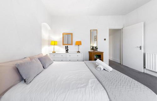 Lovely Split level 2 bedroom flat in NW London - Foto 16