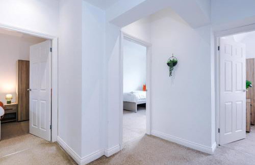 Modern 3 Bedroom House Perfect for Short and Long Stays - Foto 20