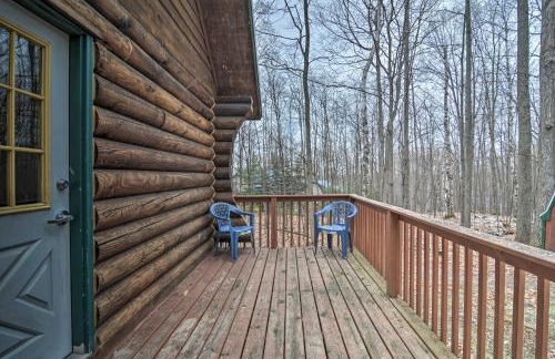 Secluded Gaylord Cabin with Deck, Fire Pit and Grill! - Foto 23